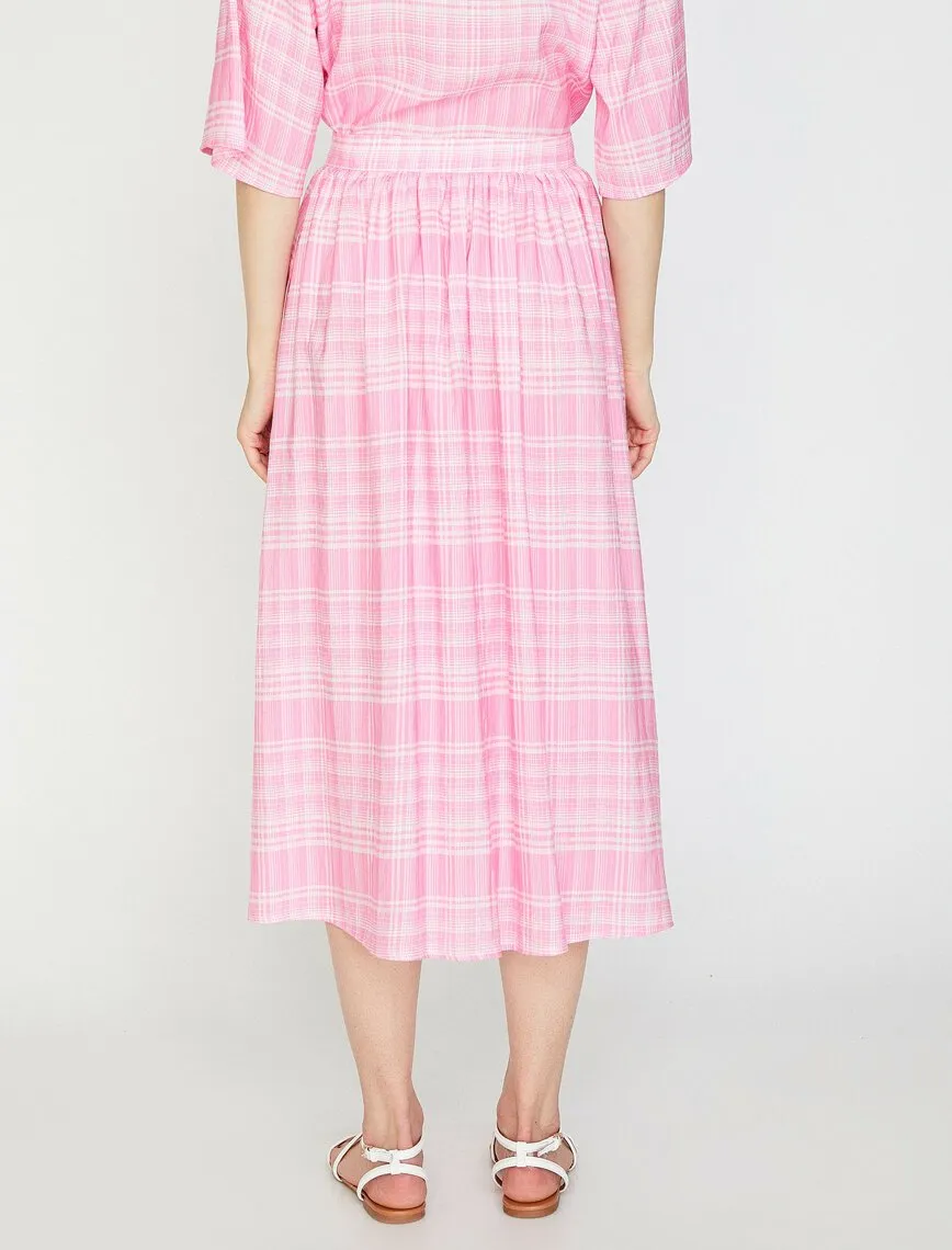 12047 Pink Button Detailed Midi Skirt