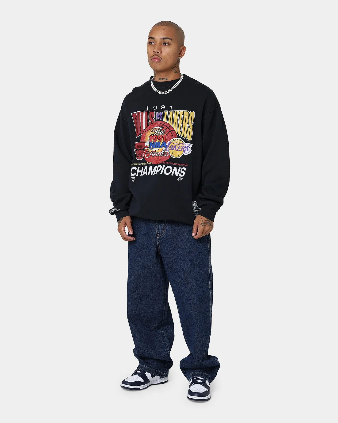 Mitchell & Ness Bulls Versus Lakers Vintage Crewneck Faded Black