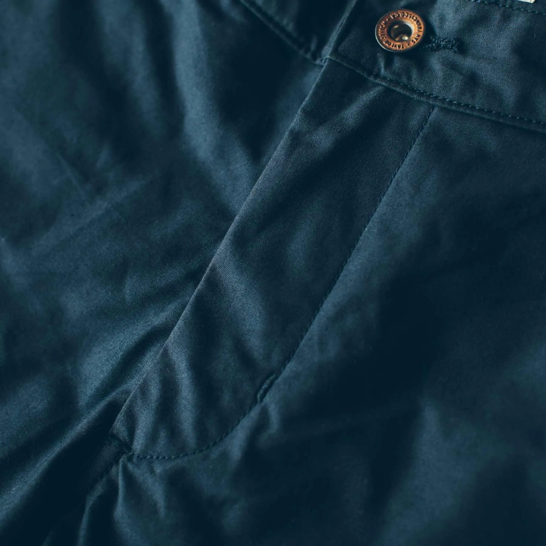 The Travel Chino in Navy