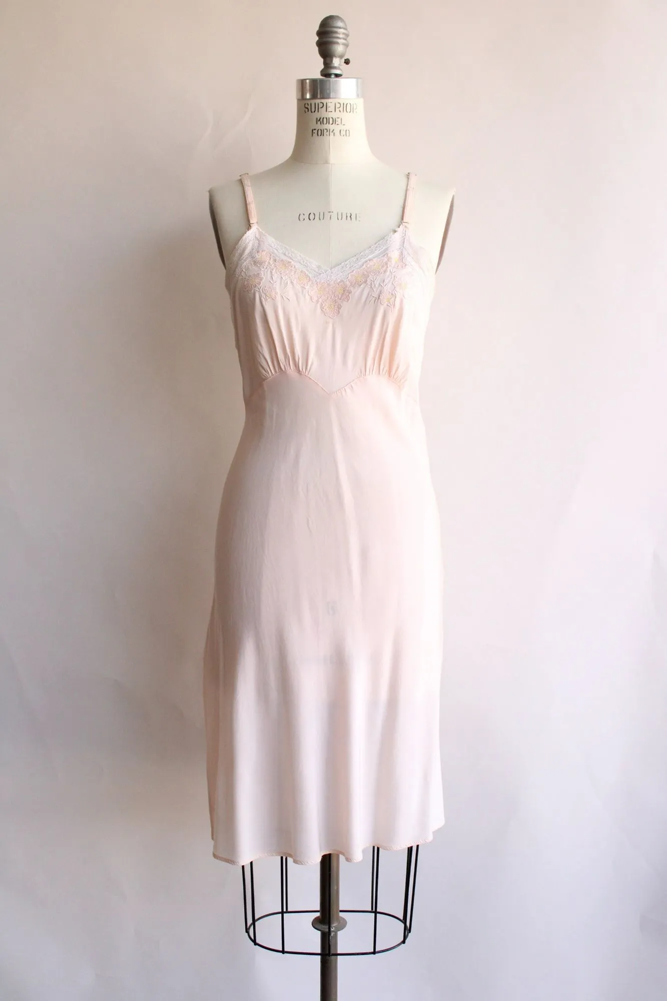 Vintage 1940s 1950s  Lady Lynne Blush Pink Rayon with Flower Appliques Full Slip