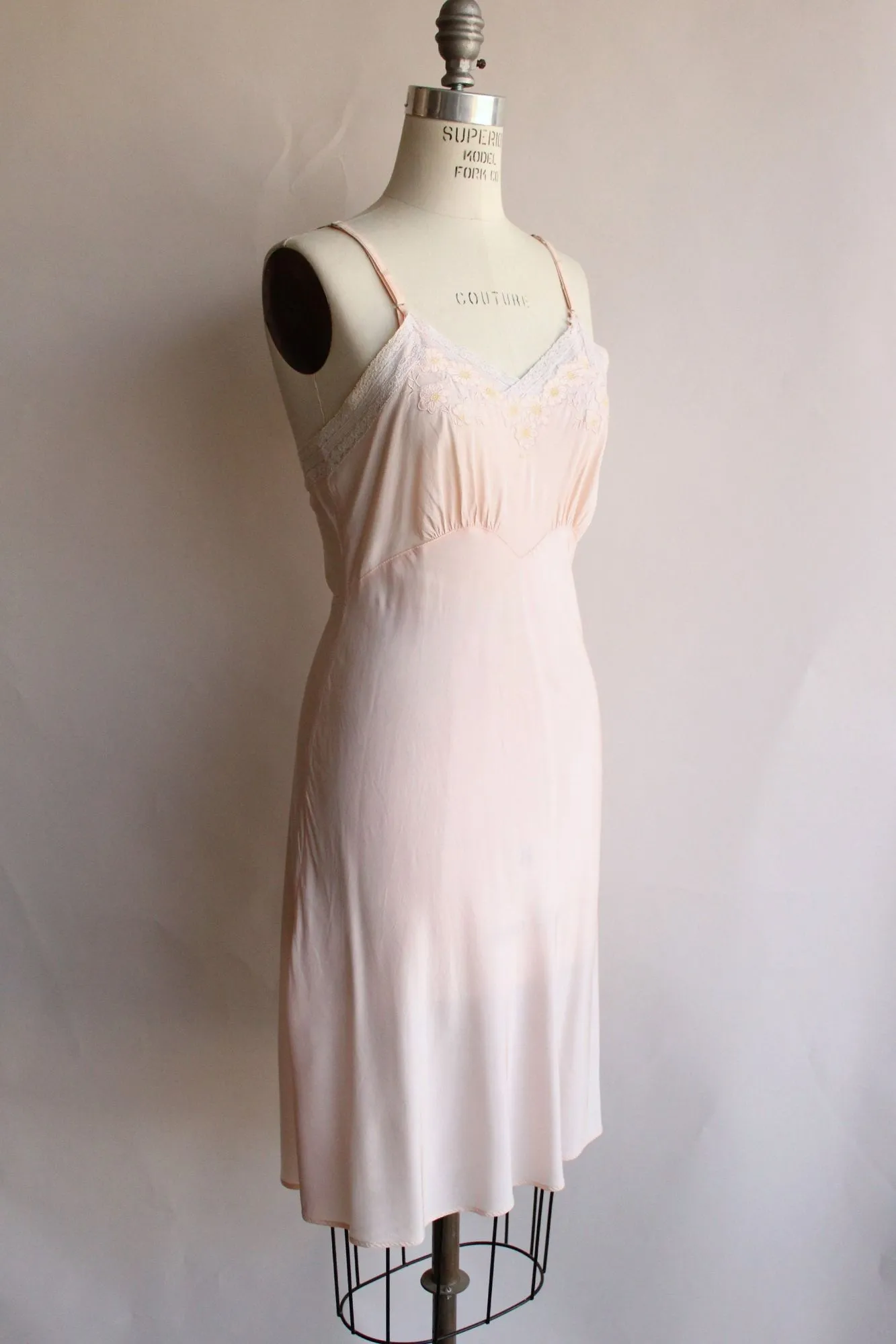 Vintage 1940s 1950s  Lady Lynne Blush Pink Rayon with Flower Appliques Full Slip